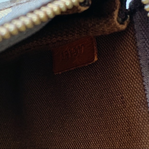 *SOLD* Louis Vuitton Pochette - Picture 10 of 12